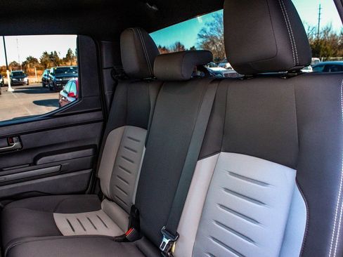 Used 2024 Toyota Tacoma TRD Off-Road image 31