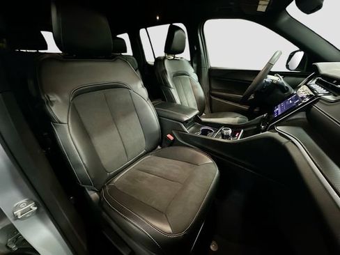 Used 2024 Jeep Grand Cherokee Altitude image 28