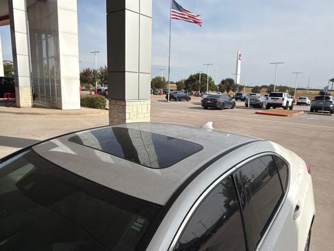 Used 2018 Acura TLX FWD image 5