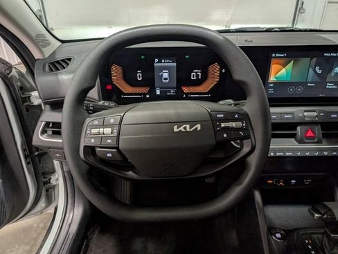 Used 2025 Kia K4 FWD image 16