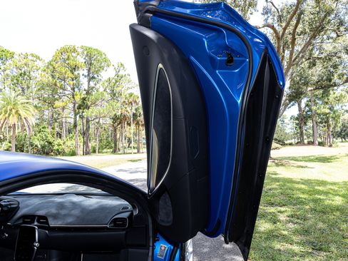 Used 2023 McLaren Artura PERFORMANCE image 38