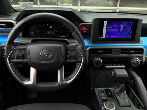 Used 2025 Toyota Tacoma TRD Off-Road AWD/4WD image 12