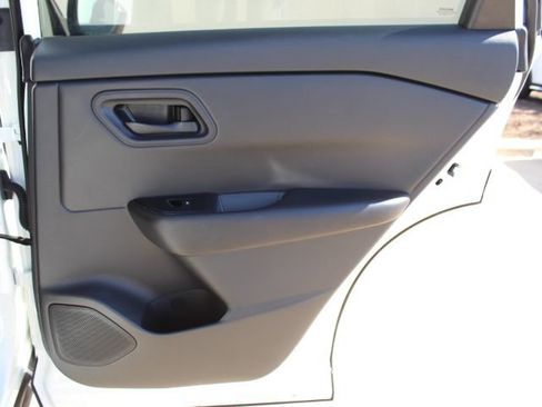 Used 2024 Nissan Rogue S image 30