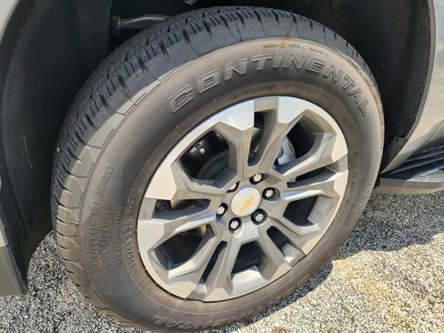 Used 2025 Chevrolet Tahoe LS RWD image 10