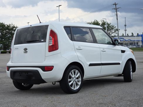 Used 2013 Kia Soul + FWD image 13
