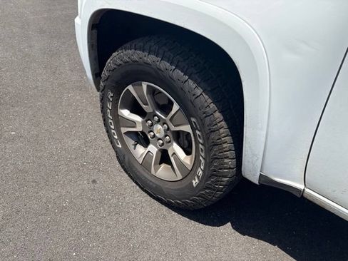 Used 2020 Chevrolet Colorado Z71 w/ Safety Package AWD/4WD image 4