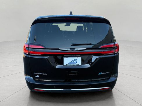 Used 2025 Chrysler Pacifica Select FWD image 6