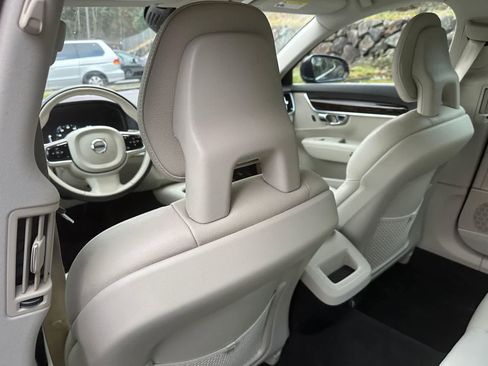 Used 2017 Volvo S90 T5 Momentum w/ Vision Package image 11