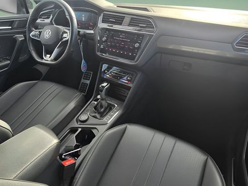 Used 2023 Volkswagen Tiguan SE R-Line image 28