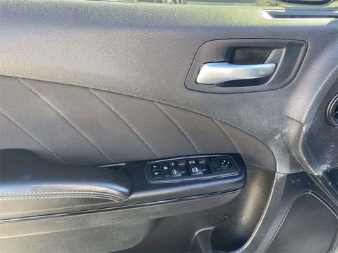 Used 2022 Dodge Charger R/T w/ Blacktop Package image 19