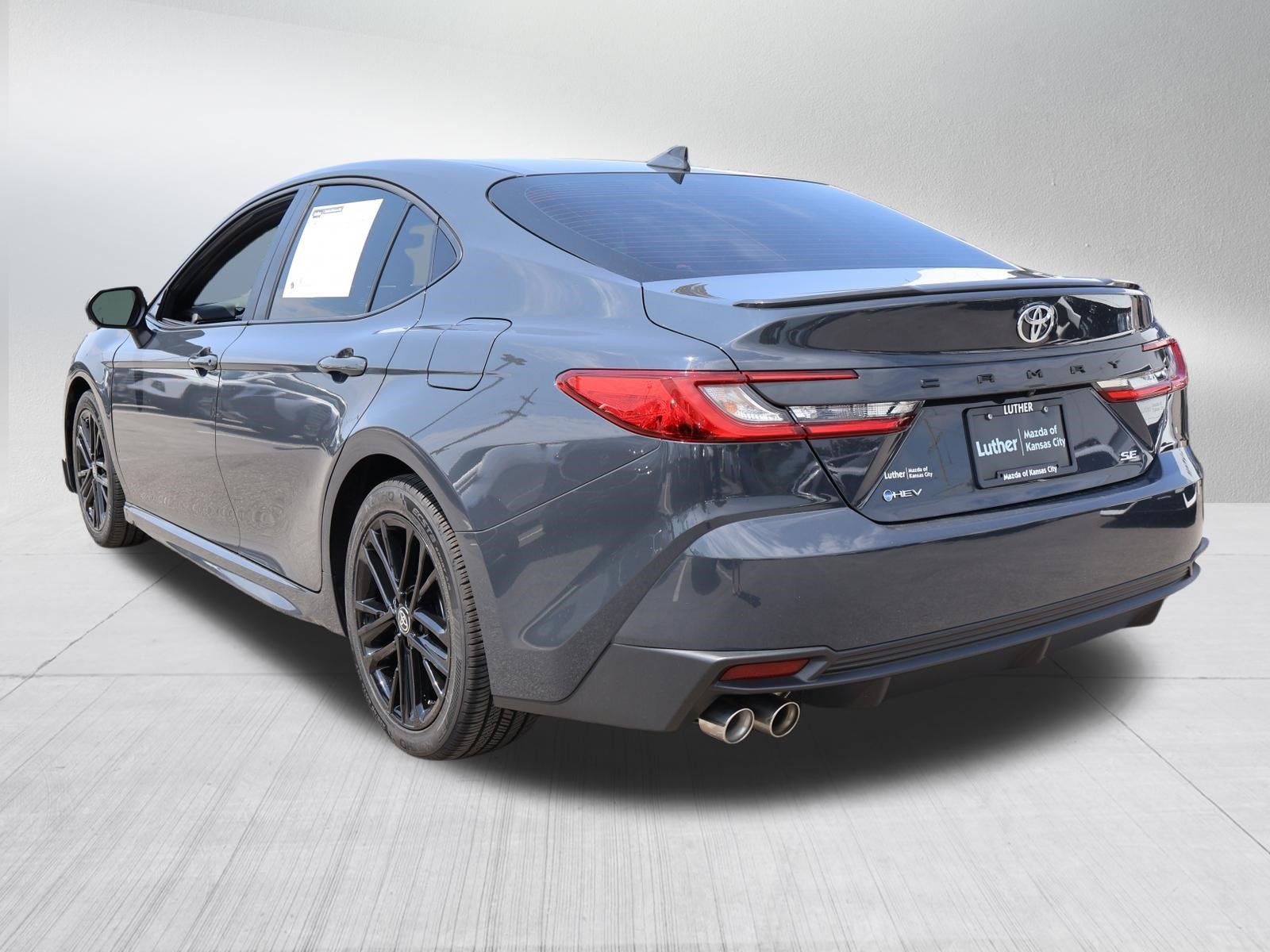 Used 2025 Toyota Camry SE FWD image 4