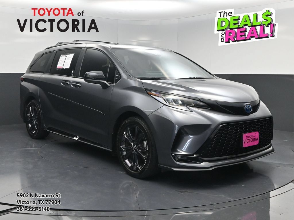 Used 2025 Toyota Sienna XSE w/ XSE Plus Package FWD image 1