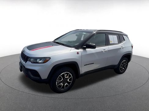 Used 2025 Jeep Compass Trailhawk AWD/4WD image 8