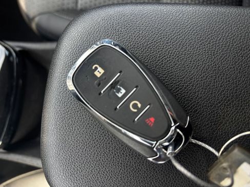 Used 2025 Chevrolet Trax LT image 23