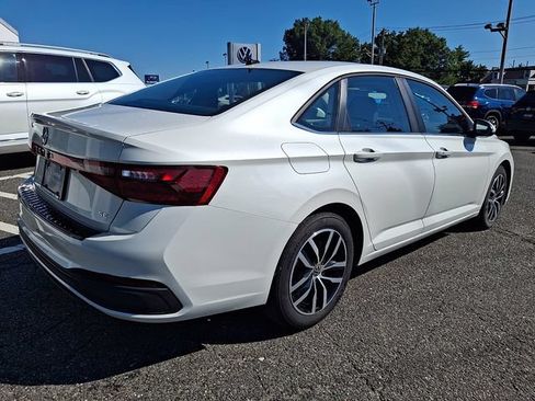 Used 2026 Volkswagen Jetta SE FWD image 6