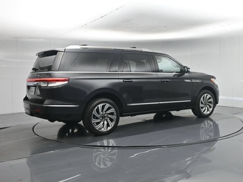 Used 2023 Lincoln Navigator L Reserve AWD/4WD image 31