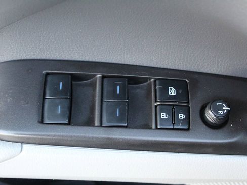 Used 2023 Toyota Camry SE image 26