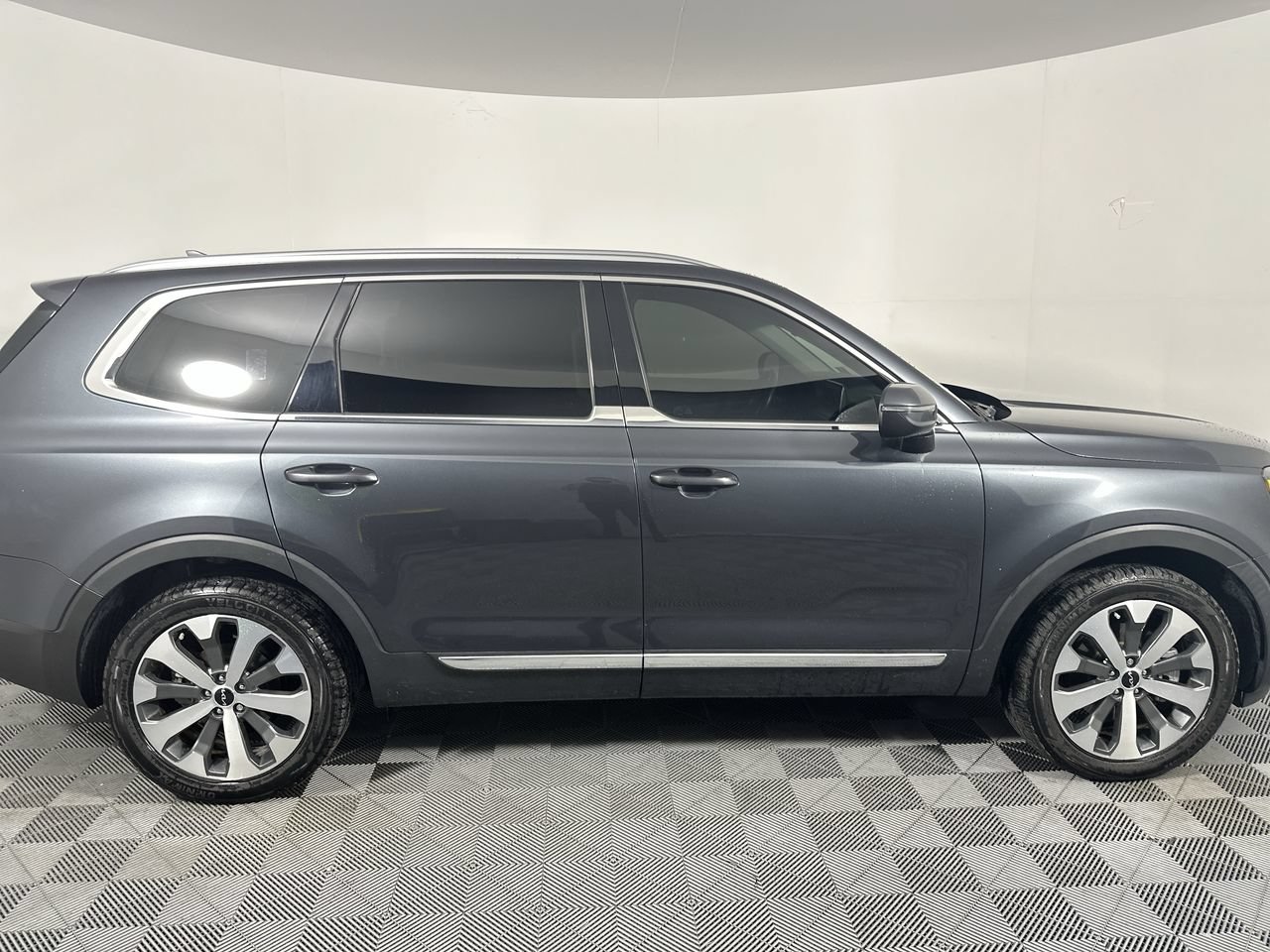 Used 2022 Kia Telluride EX w/ EX Premium Package FWD image 18