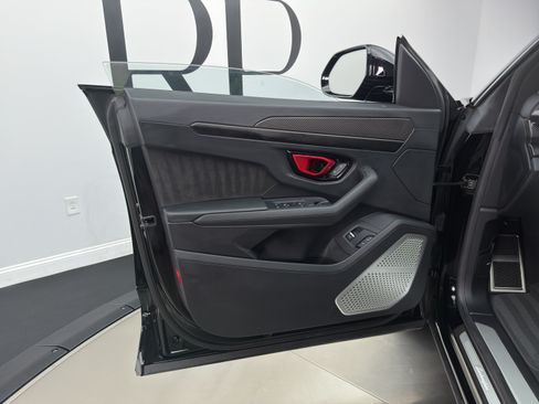 Used 2023 Lamborghini Urus S AWD/4WD image 16