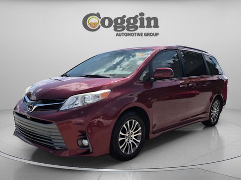 Used 2019 Toyota Sienna XLE w/ XLE Navigation Package FWD image 7