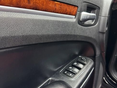 Used 2013 Chrysler 300 RWD image 9