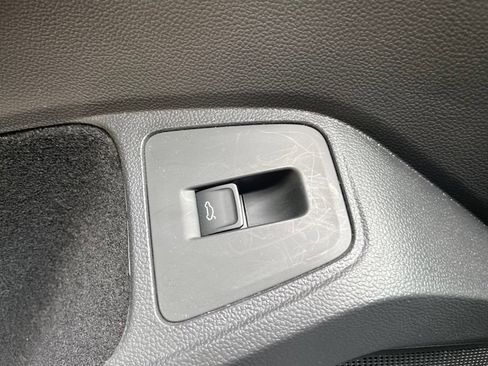 Used 2024 Volkswagen Tiguan SE AWD/4WD image 35