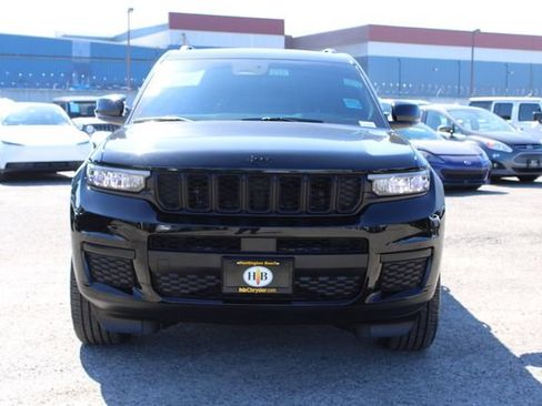 Used 2025 Jeep Grand Cherokee L Altitude AWD/4WD image 2