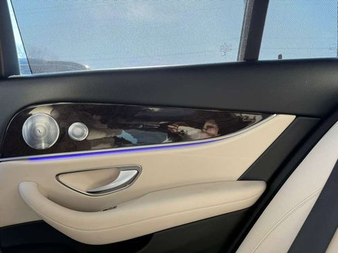 Used 2019 Mercedes-Benz E 300 4MATIC image 40