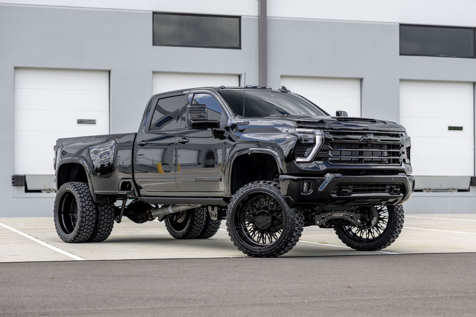 Used 2026 Chevrolet Silverado 3500 High Country w/ High Country Premium Package AWD/4WD image 2