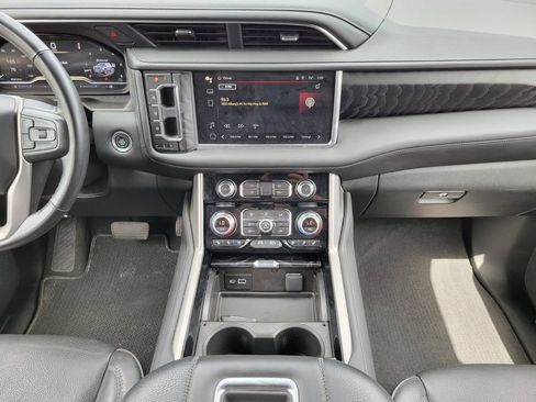 Used 2024 GMC Yukon XL Denali AWD/4WD image 20
