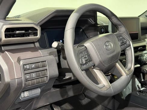 Certified 2025 Toyota Tacoma SR5 AWD/4WD image 17