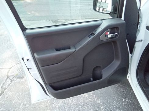 Used 2019 Nissan Frontier SV AWD/4WD image 11