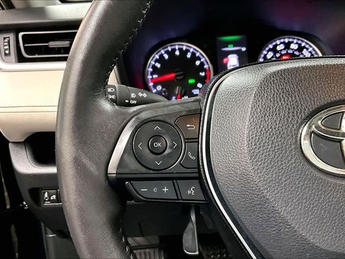 Used 2020 Toyota RAV4 XLE w/ Convenience Package image 23