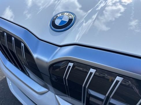 Used 2024 BMW i5 eDrive40i w/ M Sport Package RWD image 32
