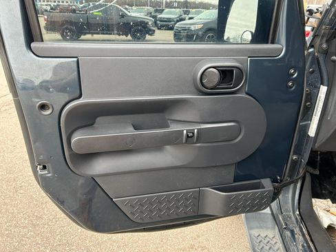 Used 2007 Jeep Wrangler Unlimited Sahara image 14