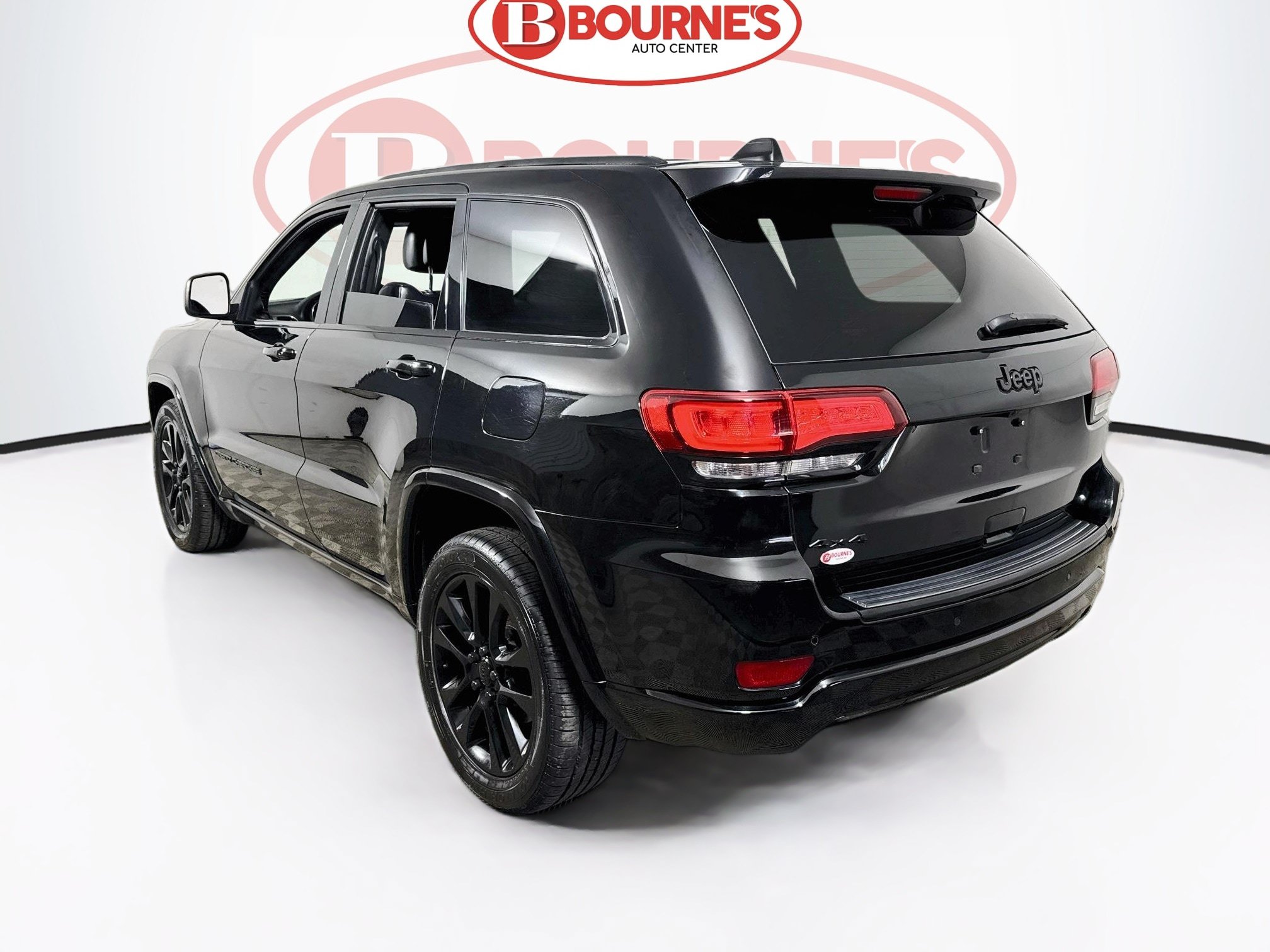 Used 2017 Jeep Grand Cherokee Altitude AWD/4WD image 9