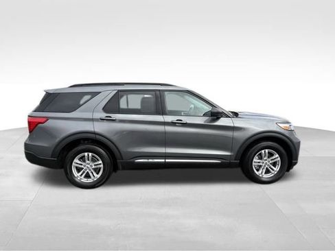 Used 2023 Ford Explorer XLT image 9