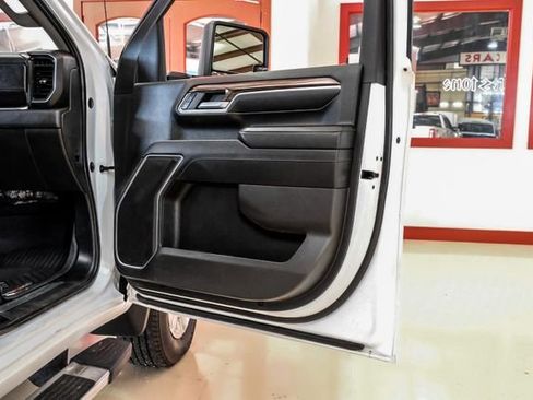 Used 2024 Chevrolet Silverado 2500 LT w/ Convenience Package image 40