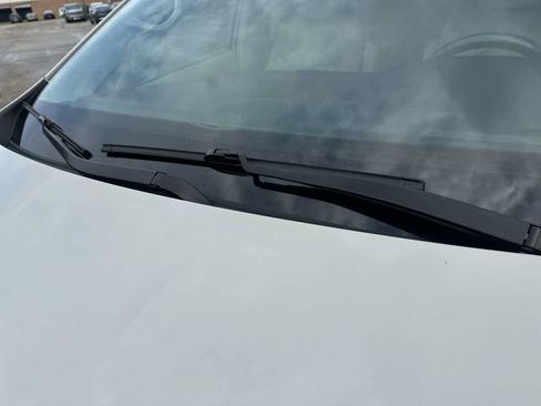 Used 2017 Chrysler Pacifica Touring-L FWD image 28
