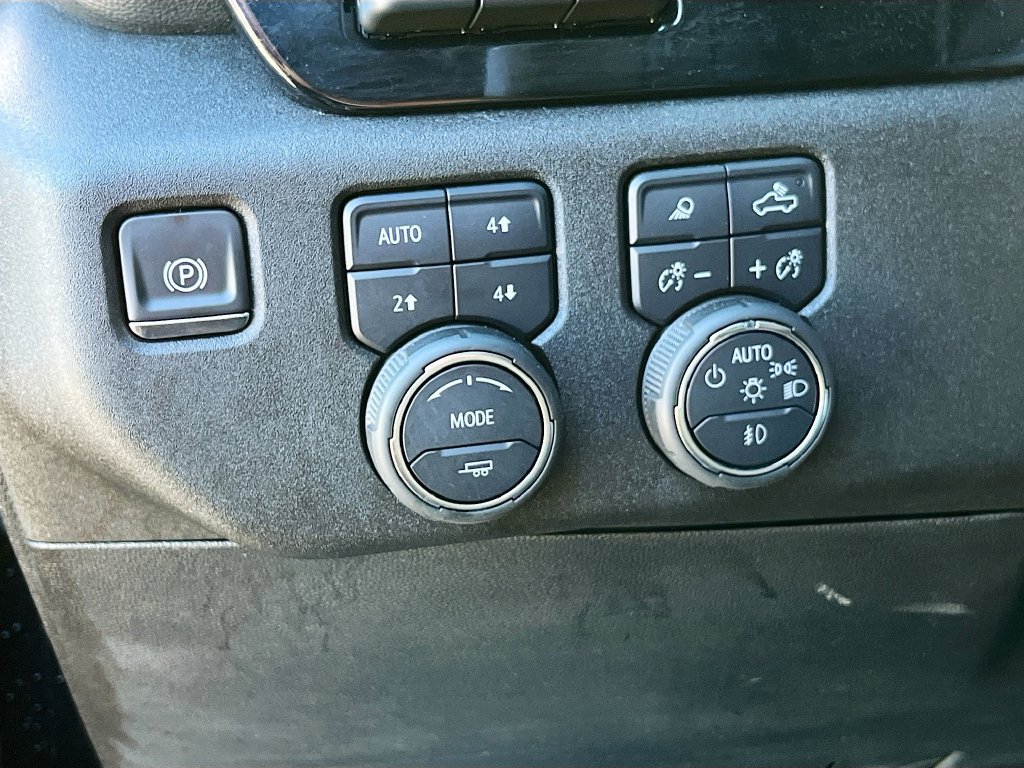 Used 2025 Chevrolet Silverado 1500 LTZ AWD/4WD image 10