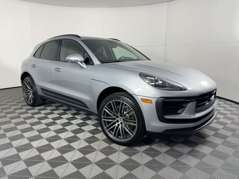 Certified 2026 Porsche Macan AWD/4WD image 7