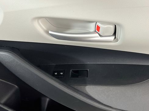 Used 2021 Toyota Corolla LE FWD image 31