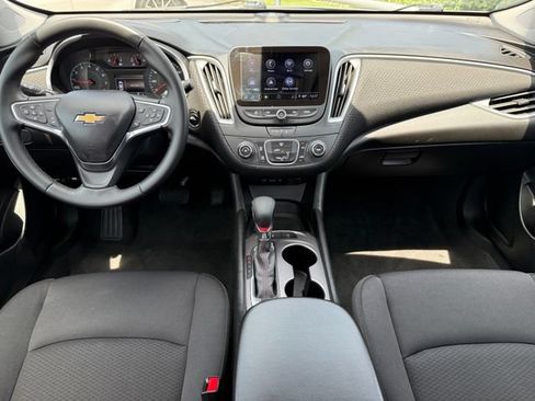 Used 2025 Chevrolet Malibu RS FWD image 21