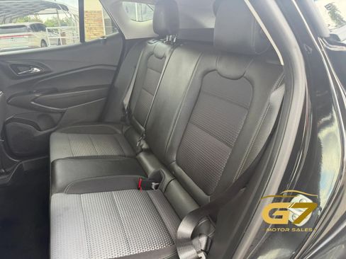 Used 2025 Chevrolet Trax LT FWD image 18