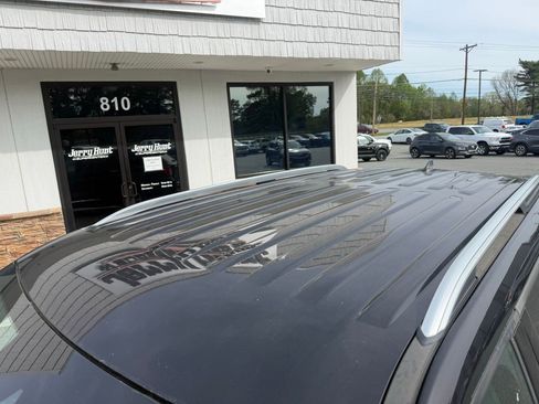 Used 2023 Ford Explorer Limited image 12