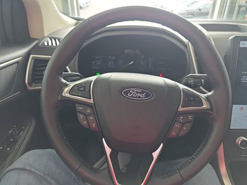 Used 2024 Ford Edge SEL image 37