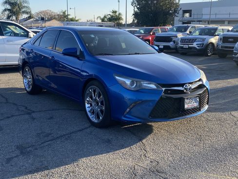 Used 2017 Toyota Camry SE w/ Moonroof Package image 6
