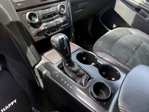 Used 2018 Ford Explorer XLT w/ Equipment Group 202A FWD image 13