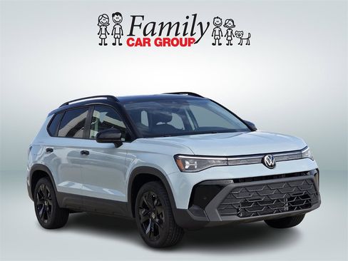 New 2025 Volkswagen Taos SE image 2