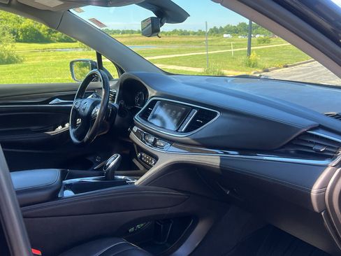 Used 2019 Buick Enclave Avenir w/ Avenir Technology Package AWD/4WD image 29